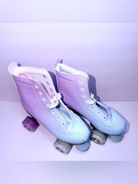 New Pastel Light Up Roller Skates Size 35 NIB